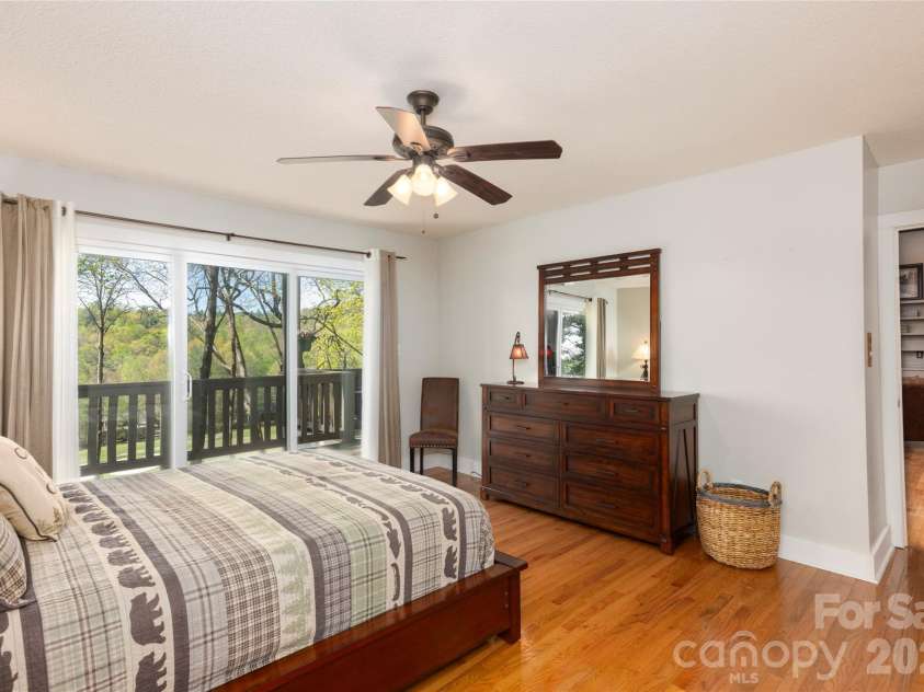516 Cherokee Trace, Lake Toxaway, NC 28747.  MLS# CAR4377271, YatesRealty ID 17781. 