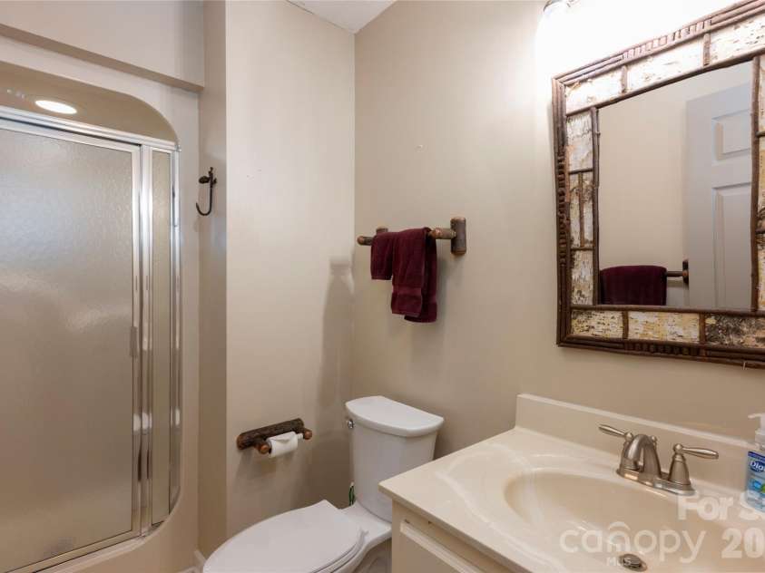 516 Cherokee Trace, Lake Toxaway, NC 28747.  MLS# CAR4377271, YatesRealty ID 17781. 