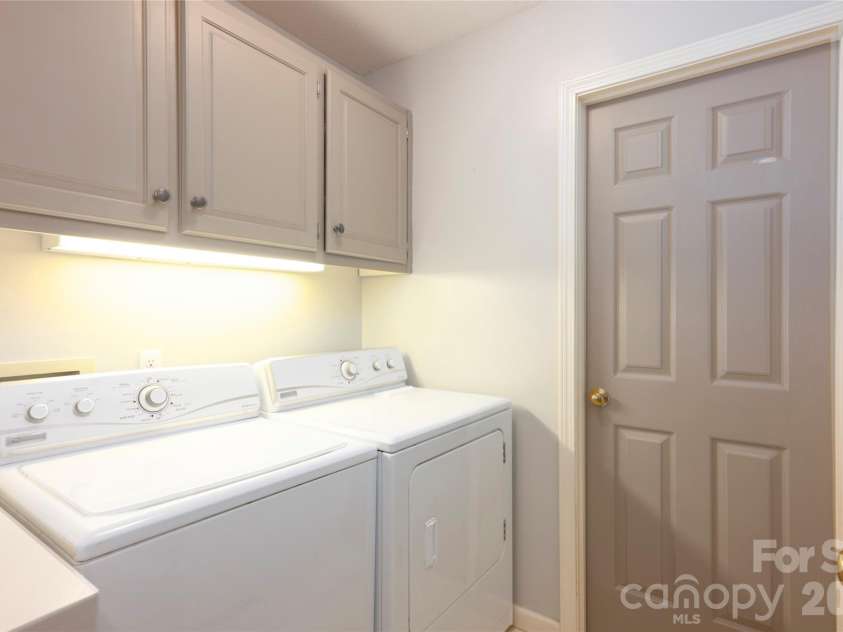 516 Cherokee Trace, Lake Toxaway, NC 28747.  MLS# CAR4377271, YatesRealty ID 17781. 