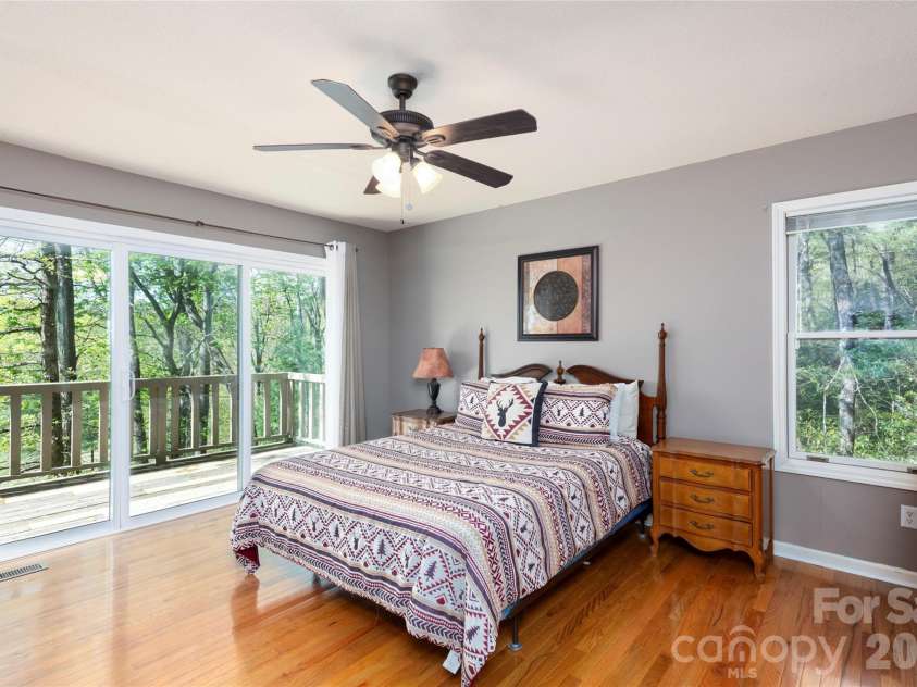 516 Cherokee Trace, Lake Toxaway, NC 28747.  MLS# CAR4377271, YatesRealty ID 17781. 