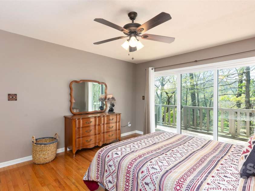 516 Cherokee Trace, Lake Toxaway, NC 28747.  MLS# CAR4377271, YatesRealty ID 17781. 
