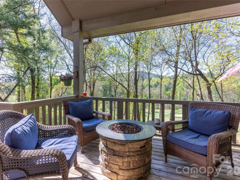 516 Cherokee Trace, Lake Toxaway, NC 28747.  MLS# CAR4377271, YatesRealty ID 17781. 