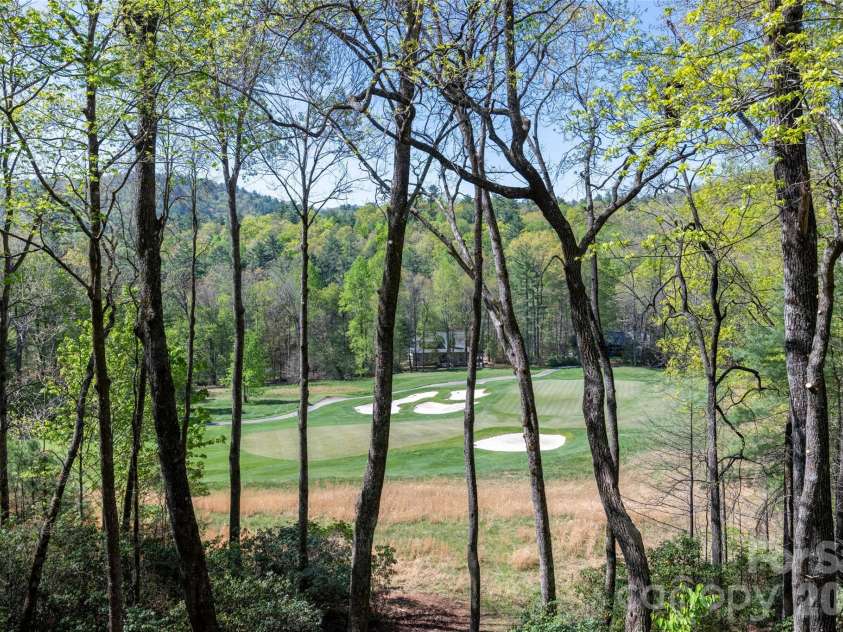 516 Cherokee Trace, Lake Toxaway, NC 28747.  MLS# CAR4377271, YatesRealty ID 17781. 