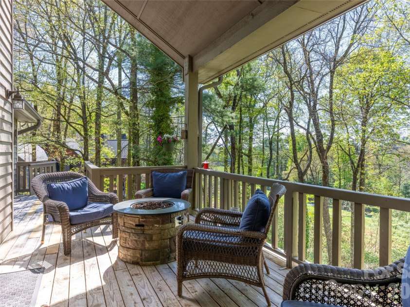 516 Cherokee Trace, Lake Toxaway, NC 28747.  MLS# CAR4377271, YatesRealty ID 17781. 