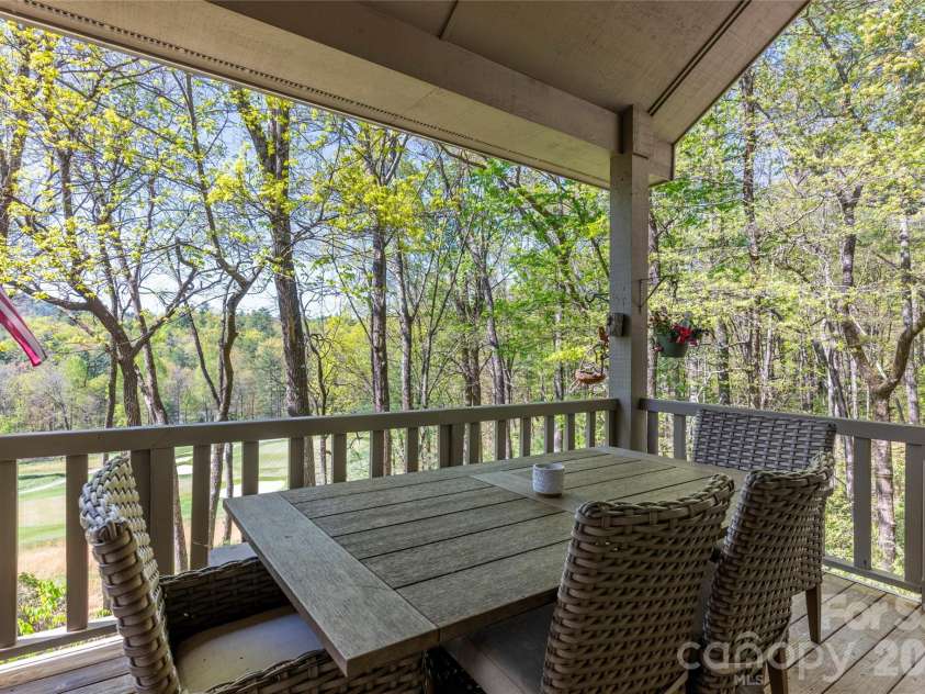 516 Cherokee Trace, Lake Toxaway, NC 28747.  MLS# CAR4377271, YatesRealty ID 17781. 