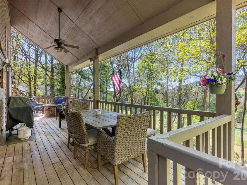 516 Cherokee Trace, Lake Toxaway, NC 28747.  MLS# CAR4377271, YatesRealty ID 17781. 