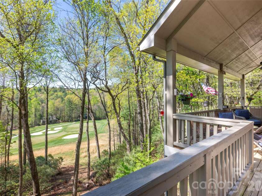 516 Cherokee Trace, Lake Toxaway, NC 28747.  MLS# CAR4377271, YatesRealty ID 17781. 