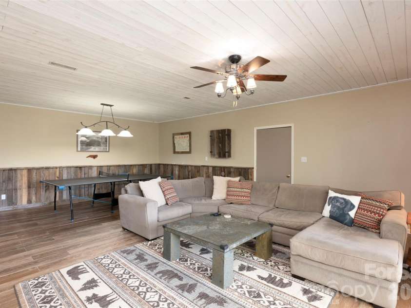 516 Cherokee Trace, Lake Toxaway, NC 28747.  MLS# CAR4377271, YatesRealty ID 17781. 