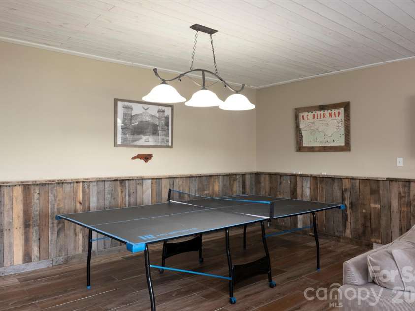 516 Cherokee Trace, Lake Toxaway, NC 28747.  MLS# CAR4377271, YatesRealty ID 17781. 