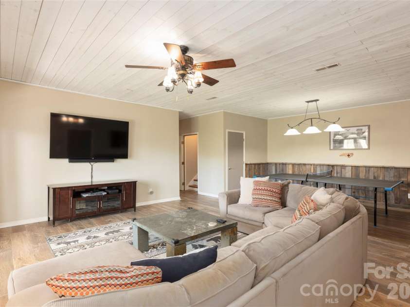 516 Cherokee Trace, Lake Toxaway, NC 28747.  MLS# CAR4377271, YatesRealty ID 17781. 