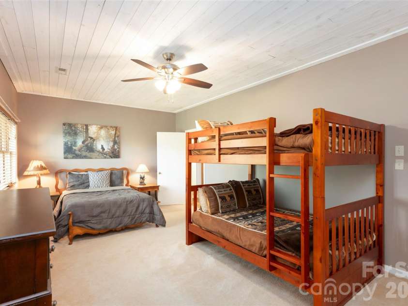 516 Cherokee Trace, Lake Toxaway, NC 28747.  MLS# CAR4377271, YatesRealty ID 17781. 