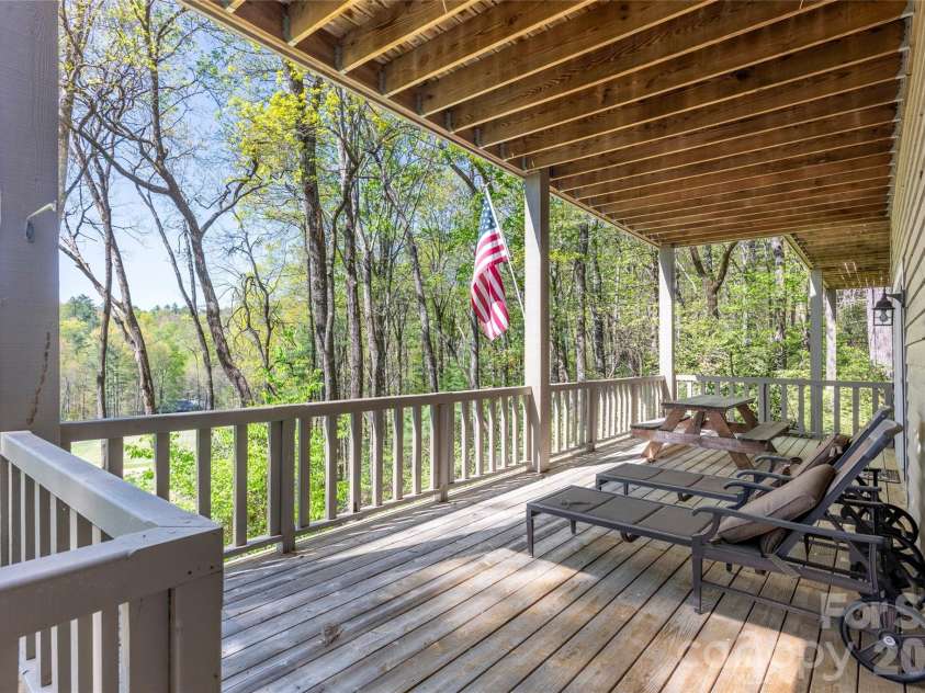 516 Cherokee Trace, Lake Toxaway, NC 28747.  MLS# CAR4377271, YatesRealty ID 17781. 