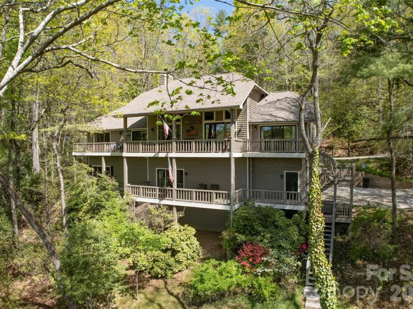 516 Cherokee Trace, Lake Toxaway, NC 28747.  MLS# CAR4377271, YatesRealty ID 17781. 