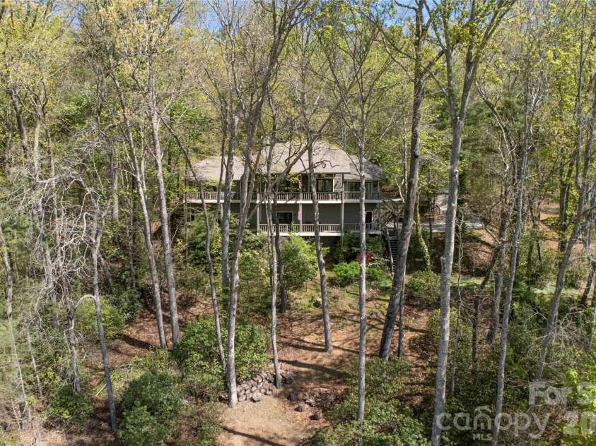 516 Cherokee Trace, Lake Toxaway, NC 28747.  MLS# CAR4377271, YatesRealty ID 17781. 