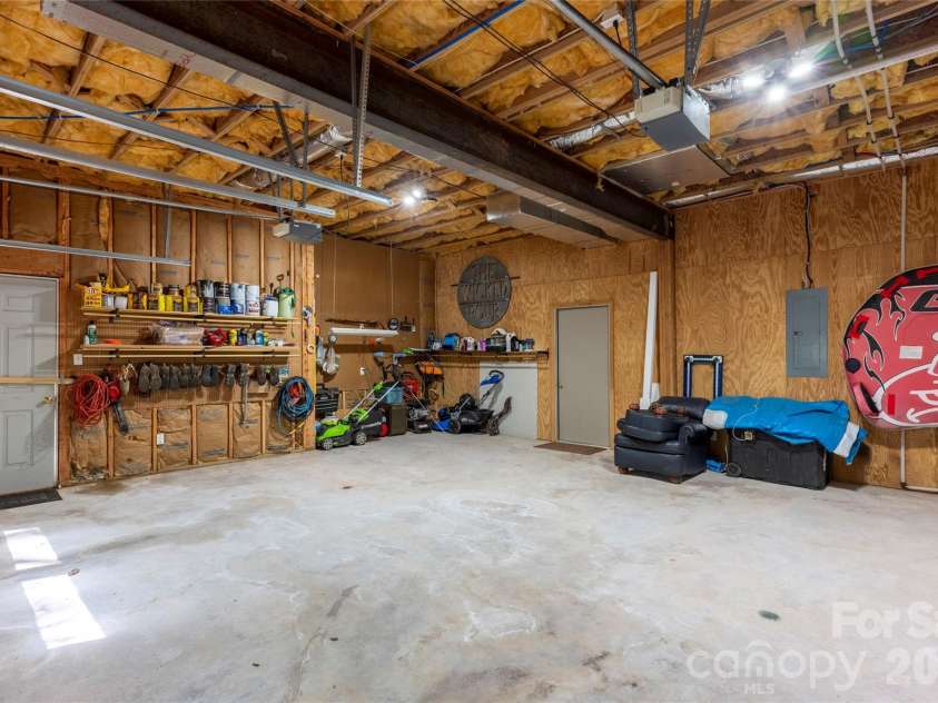 516 Cherokee Trace, Lake Toxaway, NC 28747.  MLS# CAR4377271, YatesRealty ID 17781. 