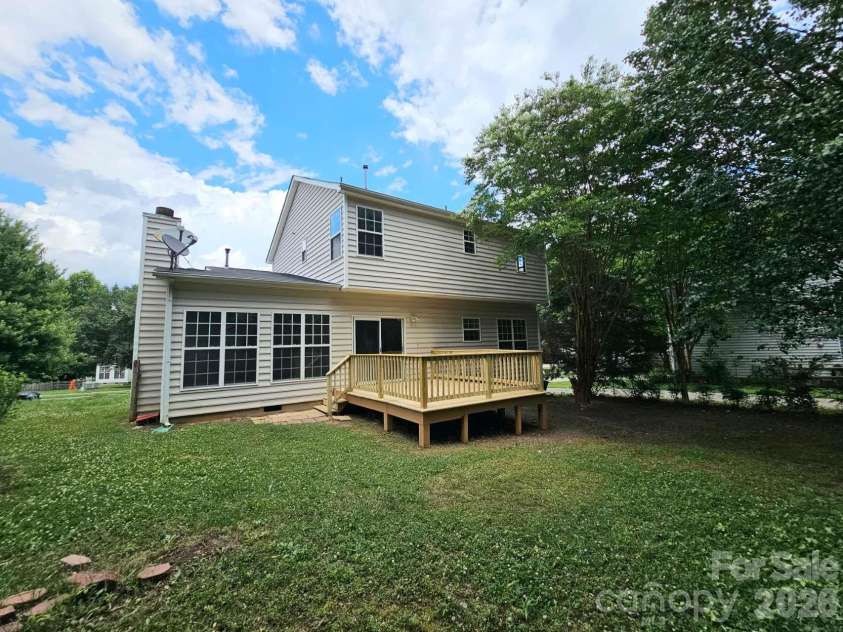 10303 Madison Park Drive, Charlotte, NC 28269.  MLS# CAR4376986, YatesRealty ID 17785. 