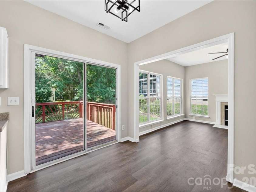 10303 Madison Park Drive, Charlotte, NC 28269.  MLS# CAR4376986, YatesRealty ID 17785. Breakfast Nook