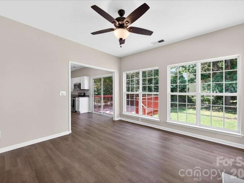 10303 Madison Park Drive, Charlotte, NC 28269.  MLS# CAR4376986, YatesRealty ID 17785. Family Room
