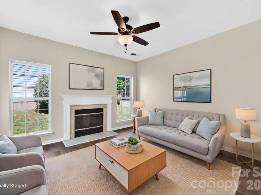 10303 Madison Park Drive, Charlotte, NC 28269.  MLS# CAR4376986, YatesRealty ID 17785. Family Room