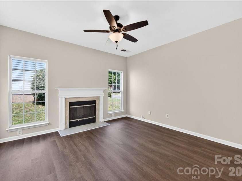 10303 Madison Park Drive, Charlotte, NC 28269.  MLS# CAR4376986, YatesRealty ID 17785. Family Room