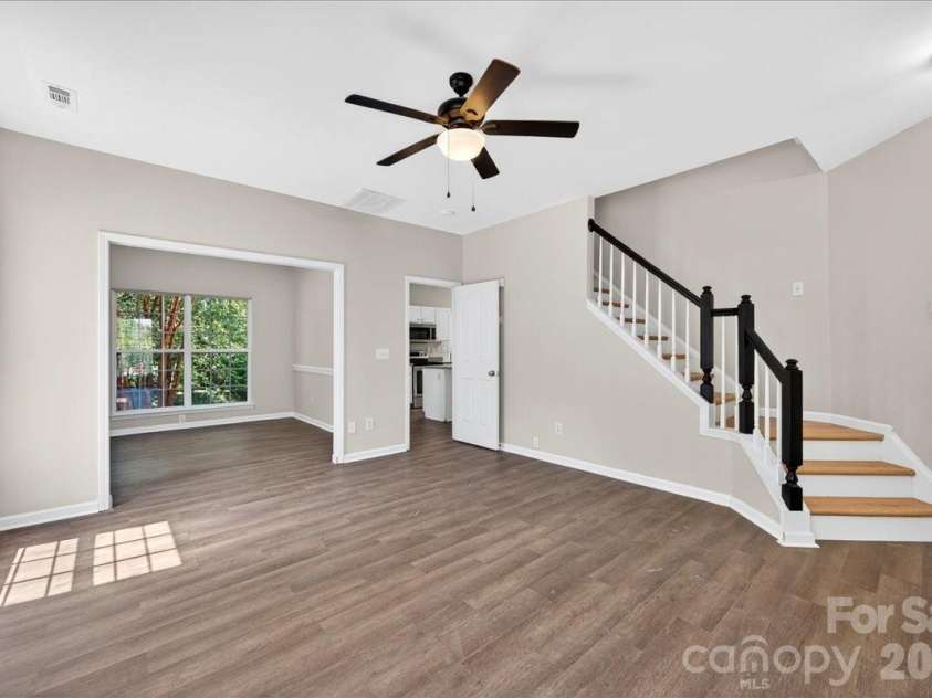10303 Madison Park Drive, Charlotte, NC 28269.  MLS# CAR4376986, YatesRealty ID 17785. Living Room