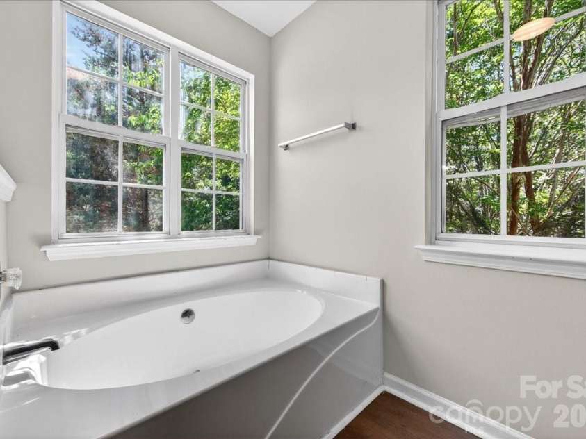 10303 Madison Park Drive, Charlotte, NC 28269.  MLS# CAR4376986, YatesRealty ID 17785. Primary Bathroom