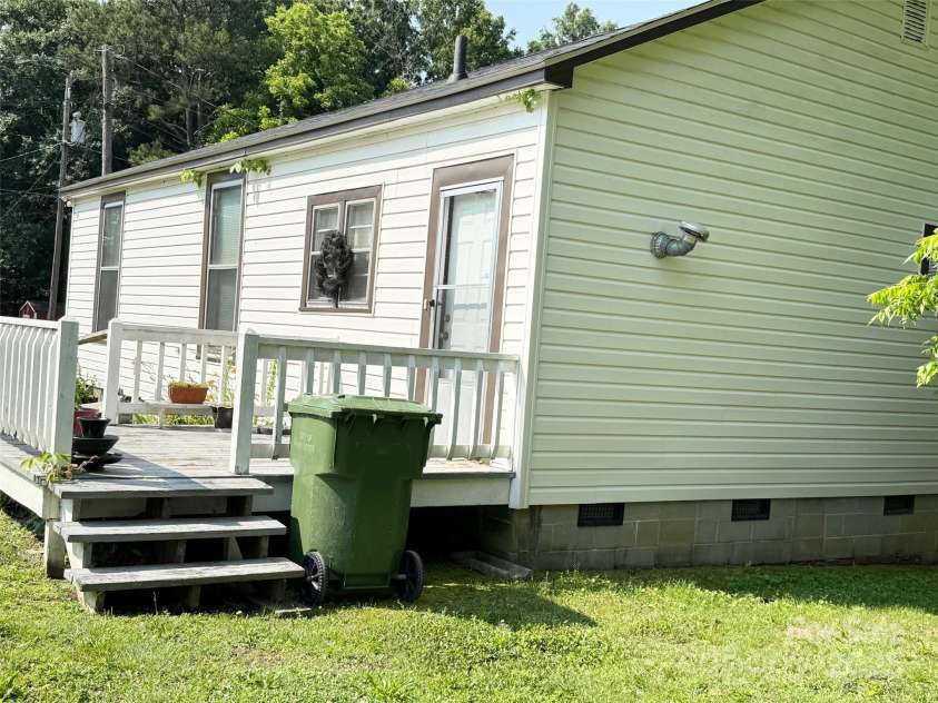 714 Dunlap Street, Lancaster, SC 29720.  MLS# CAR4267342, YatesRealty ID 17785. 