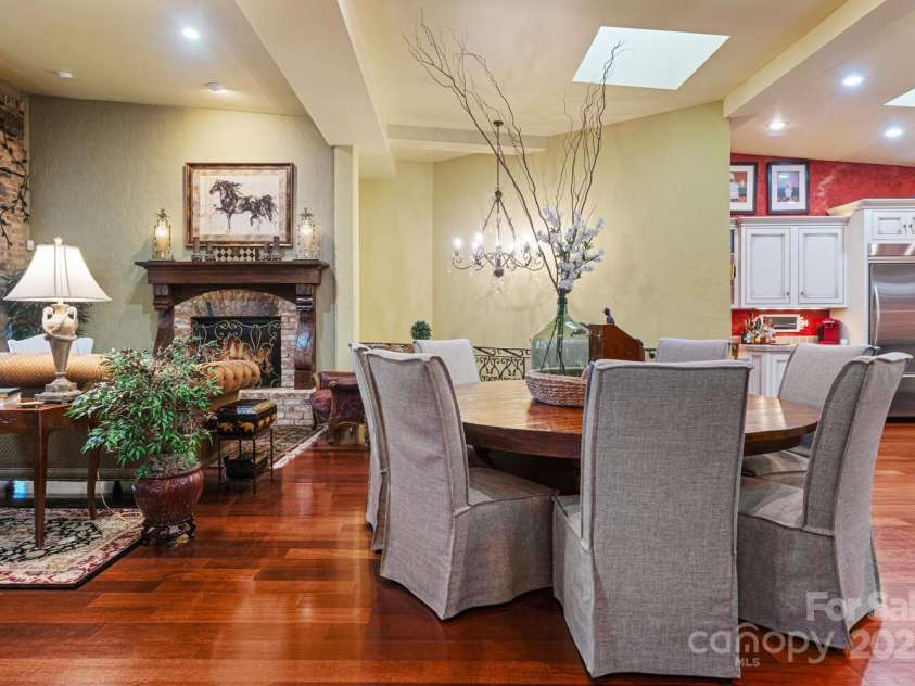 231 Main Street, Hendersonville, NC 28792.  MLS# CAR4267654, YatesRealty ID 17786. 