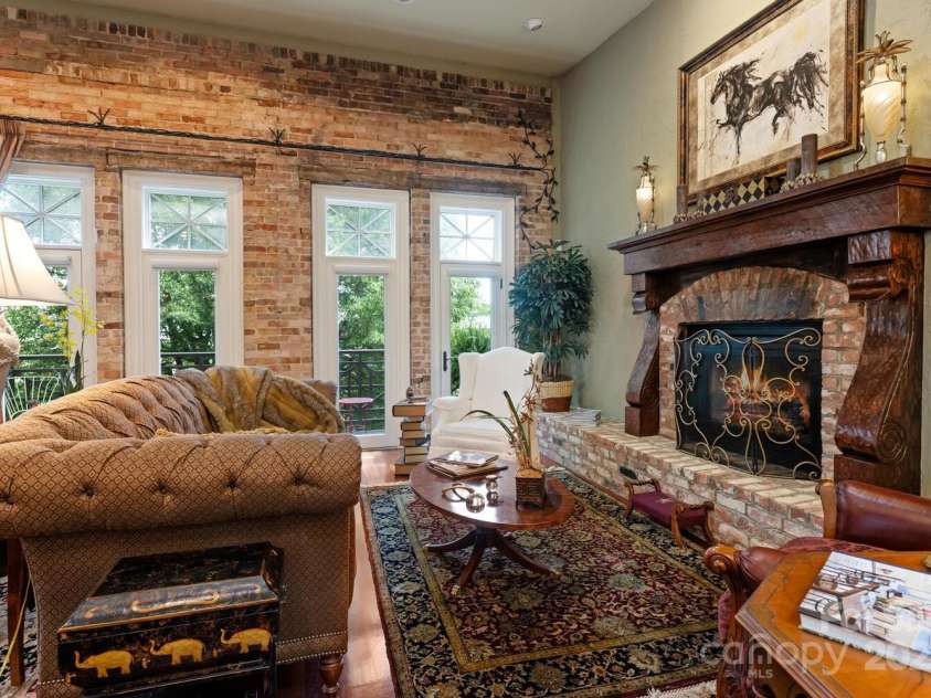 231 Main Street, Hendersonville, NC 28792.  MLS# CAR4267654, YatesRealty ID 17786. 