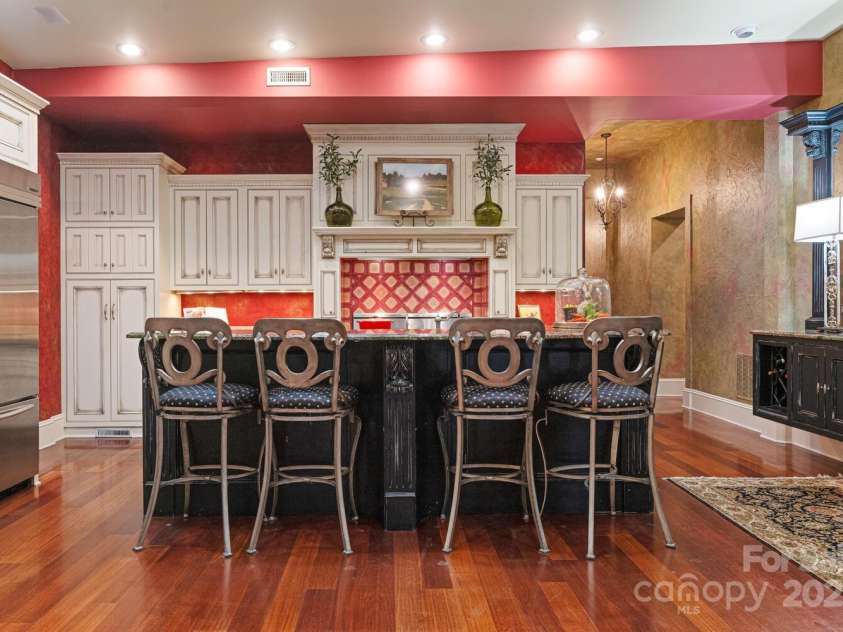 231 Main Street, Hendersonville, NC 28792.  MLS# CAR4267654, YatesRealty ID 17786. 