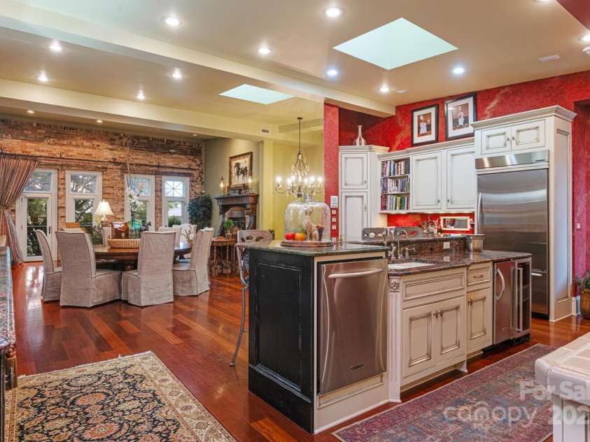 231 Main Street, Hendersonville, NC 28792.  MLS# CAR4267654, YatesRealty ID 17786. 