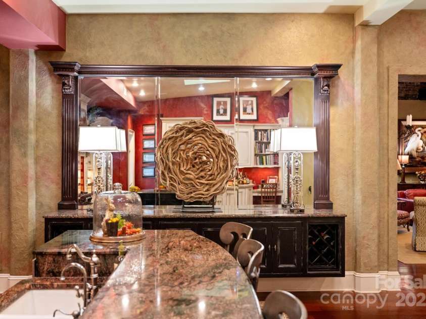 231 Main Street, Hendersonville, NC 28792.  MLS# CAR4267654, YatesRealty ID 17786. 