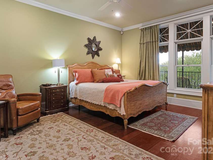 231 Main Street, Hendersonville, NC 28792.  MLS# CAR4267654, YatesRealty ID 17786. 