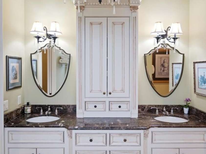 231 Main Street, Hendersonville, NC 28792.  MLS# CAR4267654, YatesRealty ID 17786. 