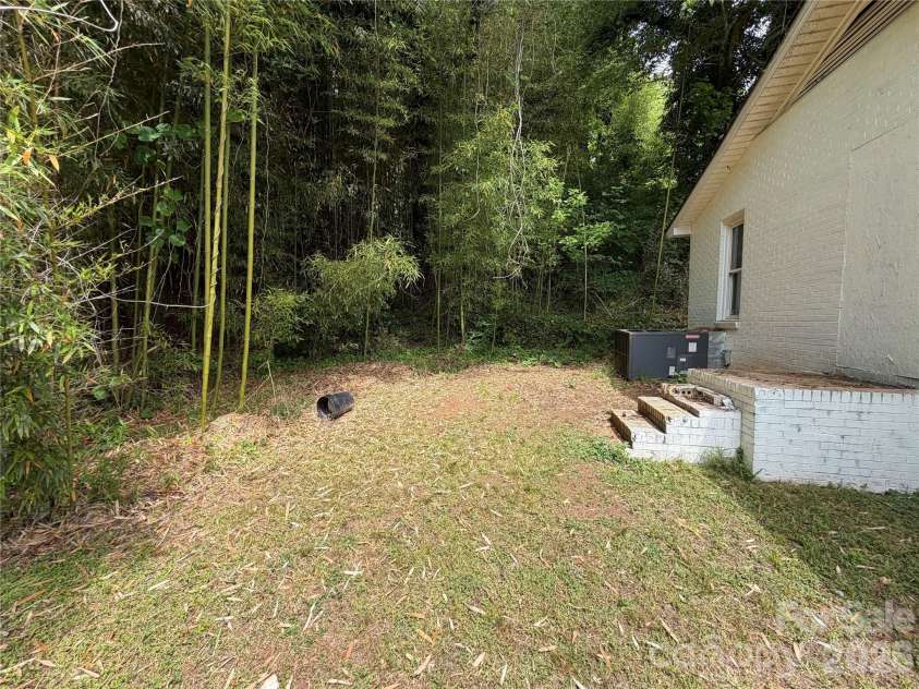 5168 Crawford Road, Gastonia, NC 28052.  MLS# CAR4377339, YatesRealty ID 17786. 