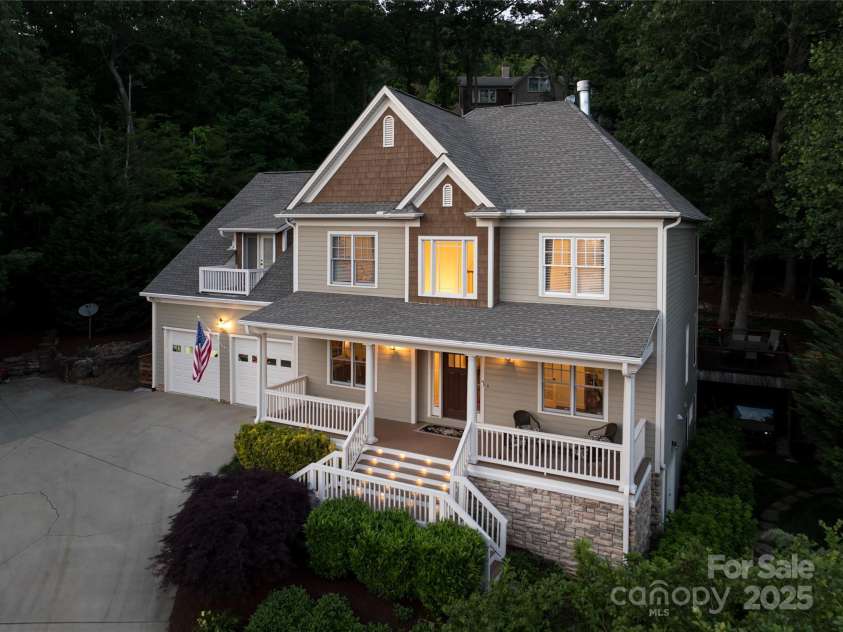 22 Rosebay Lane, Asheville, NC 28803.  MLS# CAR4264533, YatesRealty ID 17787. 
