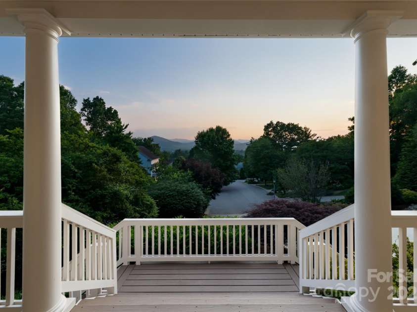 22 Rosebay Lane, Asheville, NC 28803.  MLS# CAR4264533, YatesRealty ID 17787. 