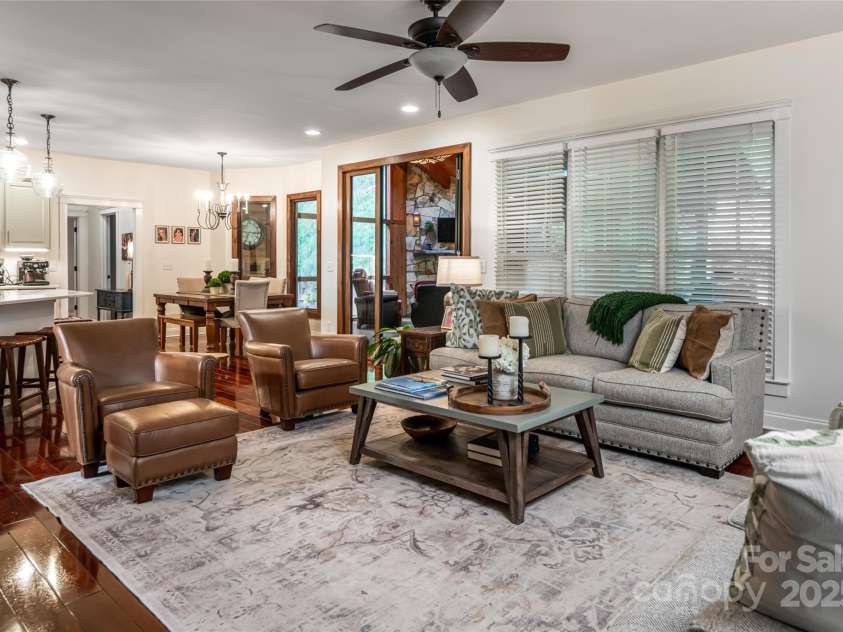 22 Rosebay Lane, Asheville, NC 28803.  MLS# CAR4264533, YatesRealty ID 17787. 