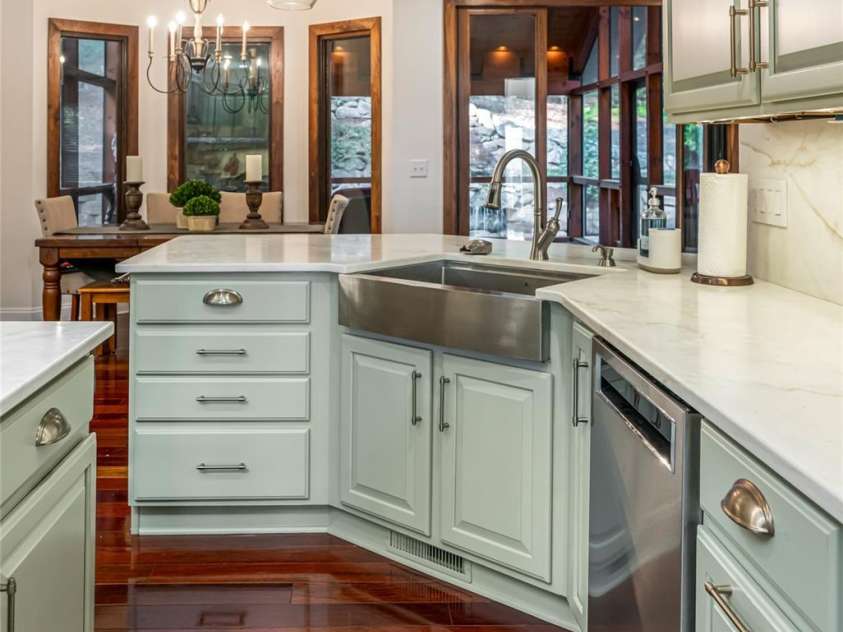 22 Rosebay Lane, Asheville, NC 28803.  MLS# CAR4264533, YatesRealty ID 17787. 