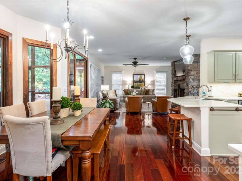 22 Rosebay Lane, Asheville, NC 28803.  MLS# CAR4264533, YatesRealty ID 17787. 