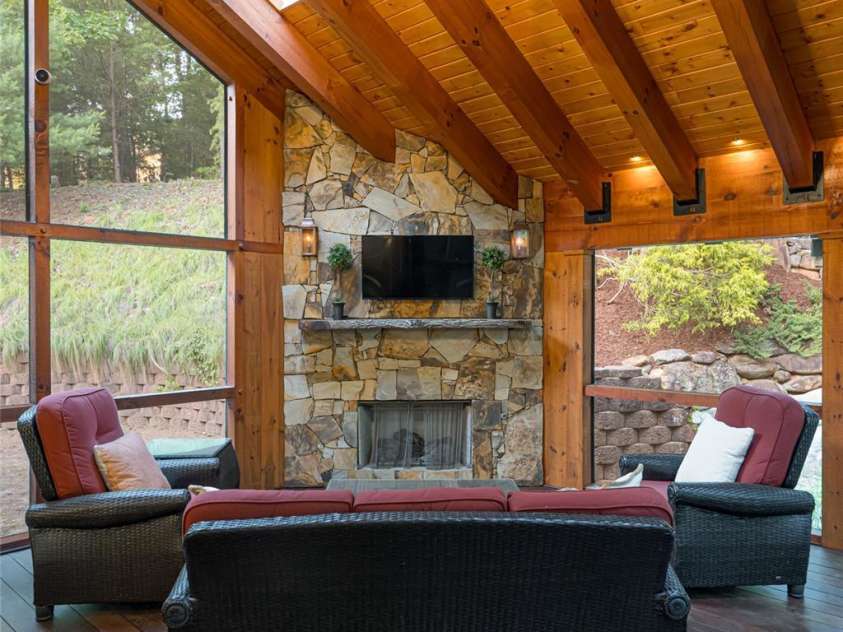 22 Rosebay Lane, Asheville, NC 28803.  MLS# CAR4264533, YatesRealty ID 17787. 