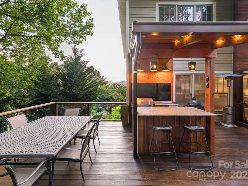 22 Rosebay Lane, Asheville, NC 28803.  MLS# CAR4264533, YatesRealty ID 17787. 