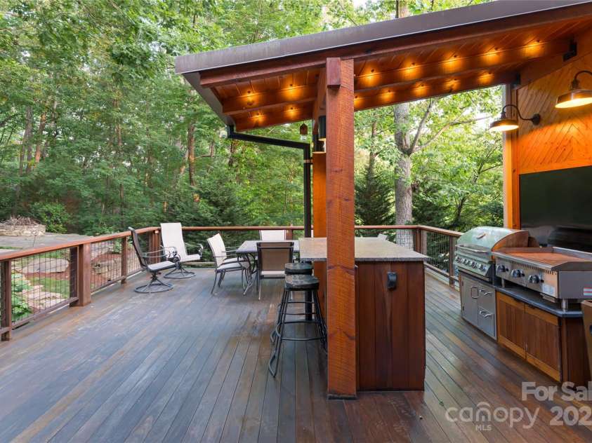 22 Rosebay Lane, Asheville, NC 28803.  MLS# CAR4264533, YatesRealty ID 17787. 