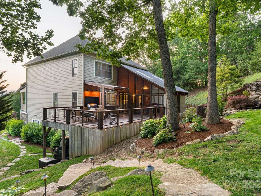 22 Rosebay Lane, Asheville, NC 28803.  MLS# CAR4264533, YatesRealty ID 17787. 