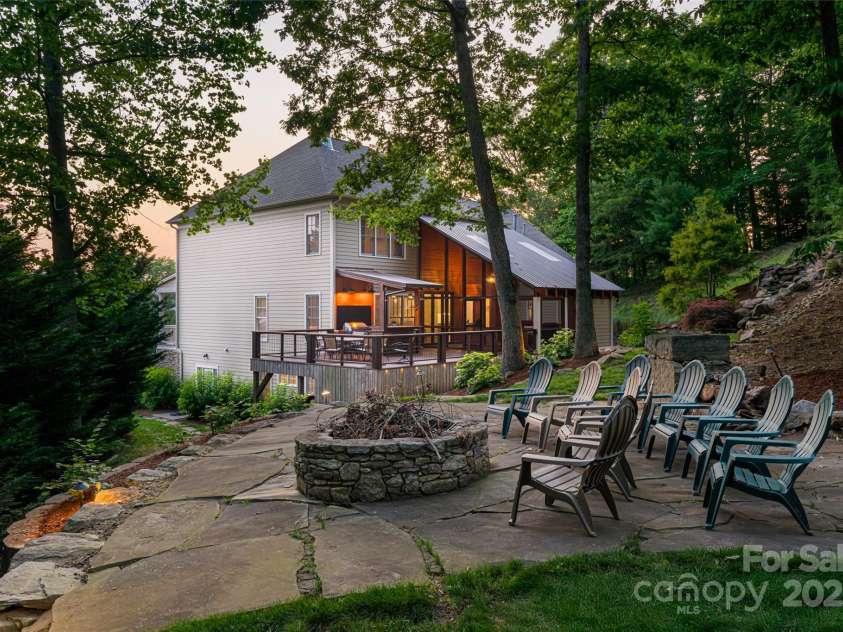 22 Rosebay Lane, Asheville, NC 28803.  MLS# CAR4264533, YatesRealty ID 17787. 