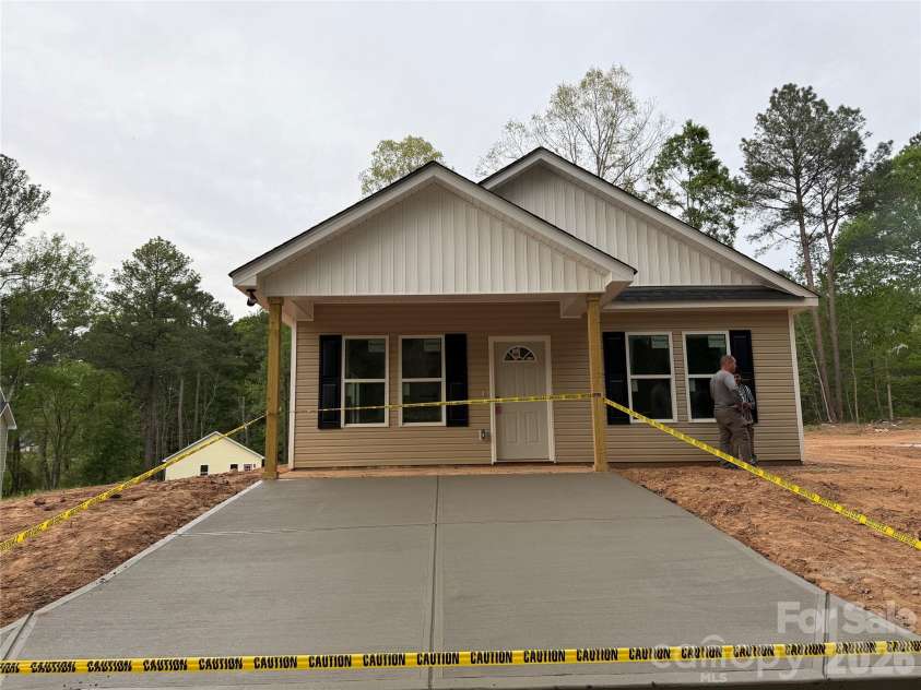 8 Bennett Street, Wadesboro, NC 28170.  MLS# CAR4377371, YatesRealty ID 17787. 