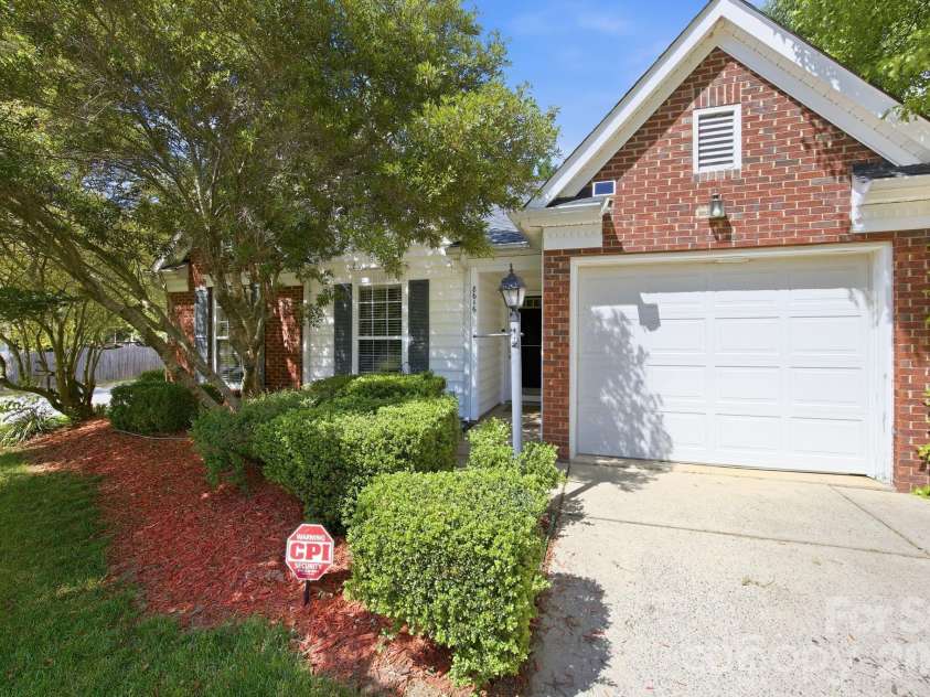 8616 Mineral Ridge Way, Charlotte, NC 28269.  MLS# CAR4377358, YatesRealty ID 17788. 