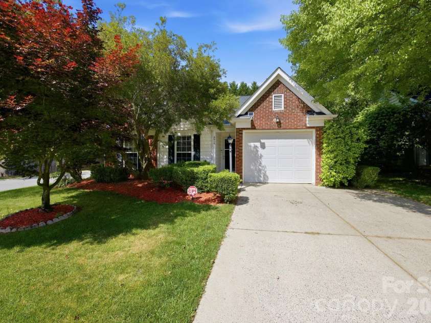 8616 Mineral Ridge Way, Charlotte, NC 28269.  MLS# CAR4377358, YatesRealty ID 17788. 