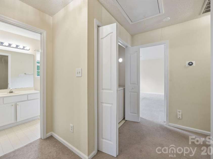 8616 Mineral Ridge Way, Charlotte, NC 28269.  MLS# CAR4377358, YatesRealty ID 17788. 