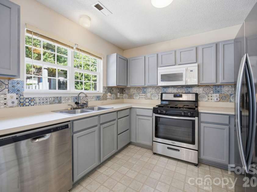 8616 Mineral Ridge Way, Charlotte, NC 28269.  MLS# CAR4377358, YatesRealty ID 17788. 